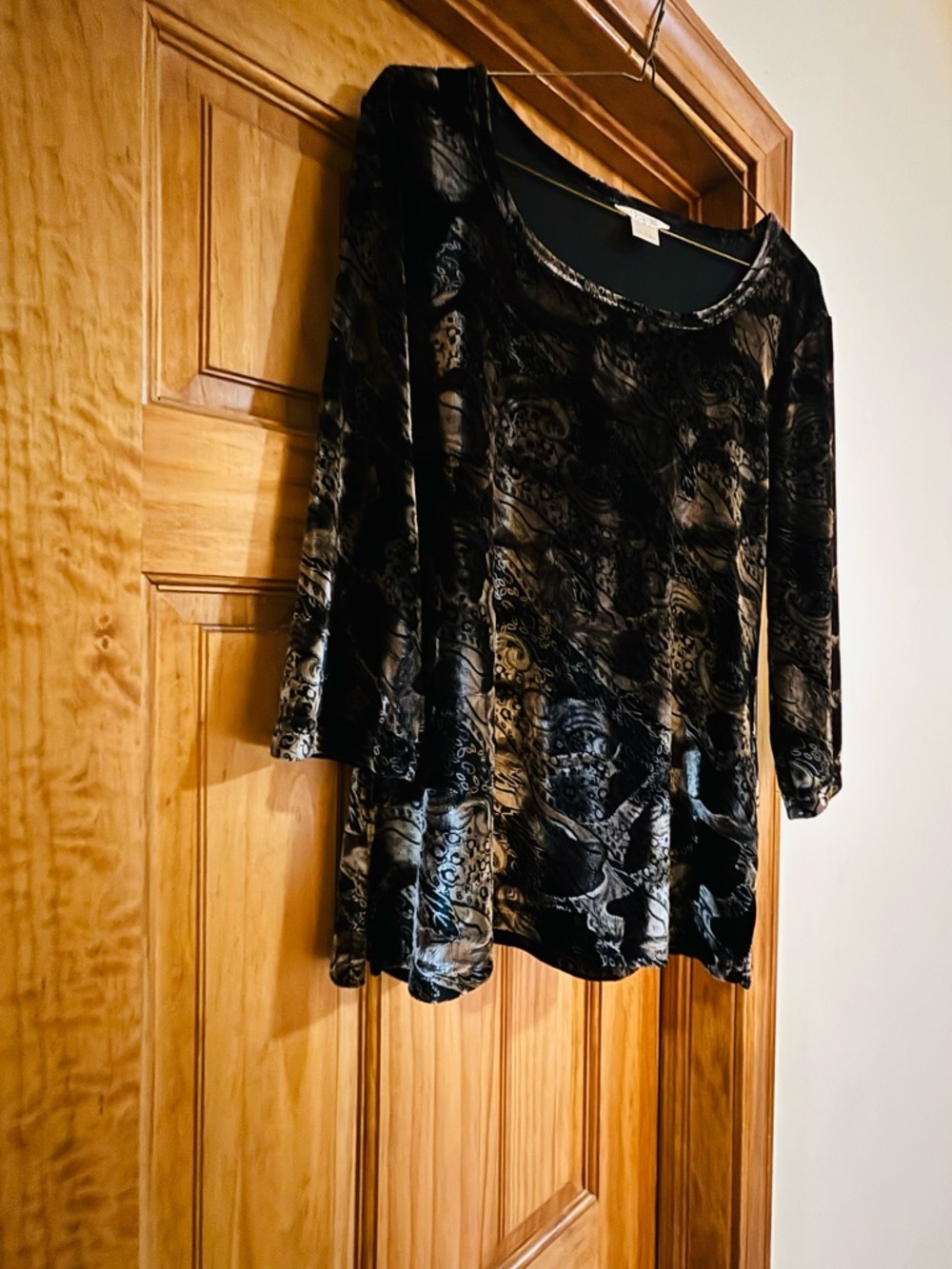 Christopher & Banks Black silver and Gold Patterned Blouse velvet - Picture 6 of 9